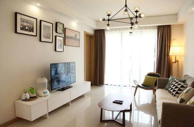 新房装修没钱只粉刷墙面，贴地砖，软装搭配完朋友们都说漂亮 - 翻新案例