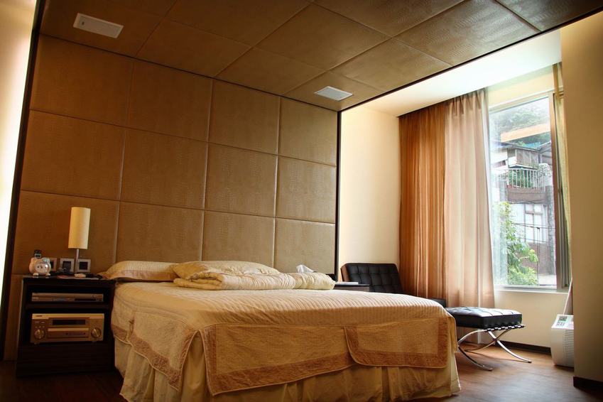 时尚现代软包卧室装修图 - 效果图