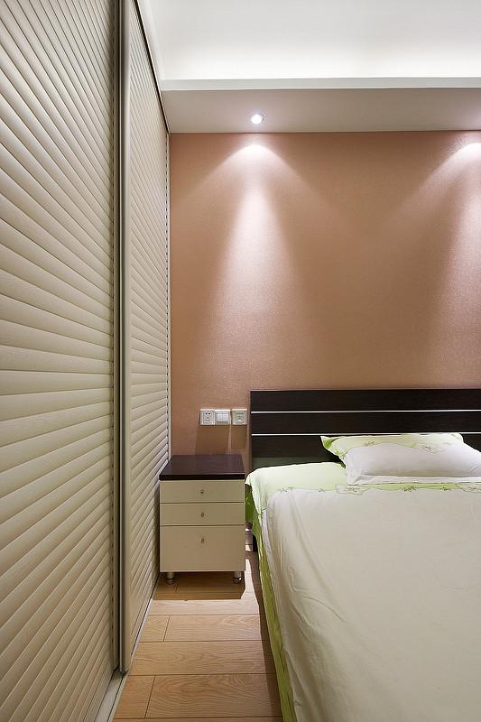 简洁日式卧室推拉门衣柜设计 - 效果图