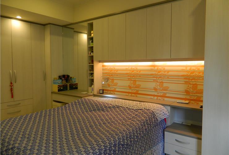 简约现代卧室床头吊柜设计装修图 - 效果图