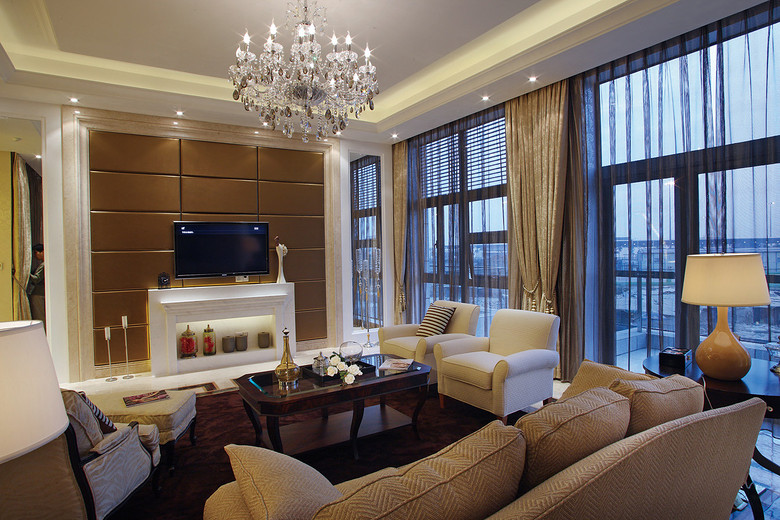 现代欧式客厅金色电视背景墙效果图