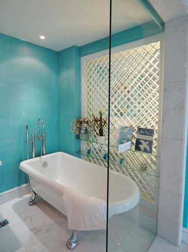 梦幻蓝田园风卫生间 白色浴缸效果图