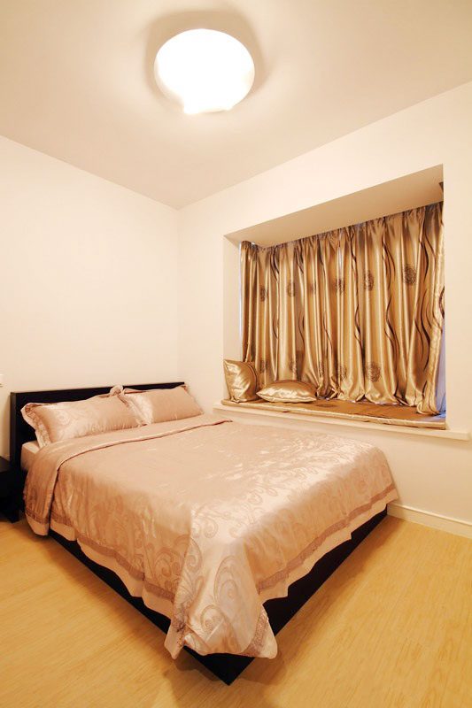 温馨暖调简约风卧室飘窗设计图 - 效果图