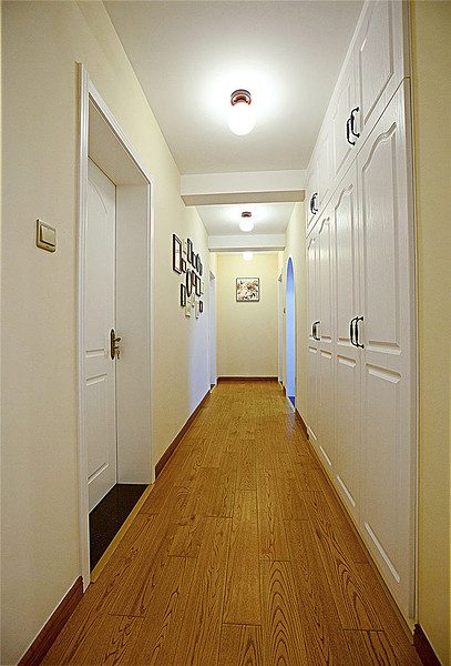 鹅黄色美式过道设计效果图