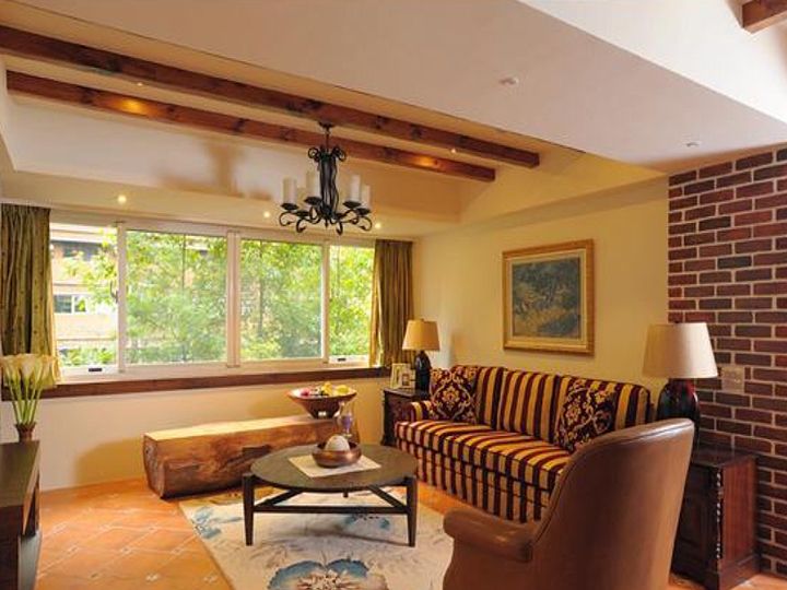 复古田园风原木客厅背景墙效果图