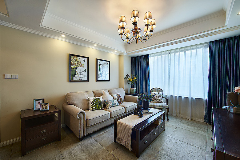 10万光鲜亮丽美式客厅吊顶效果图