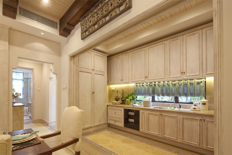 奢华欧式厨房白色橱柜效果图