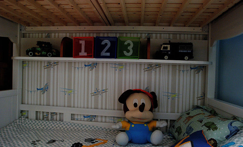 活力清爽简欧儿童房设计床头装饰效果图