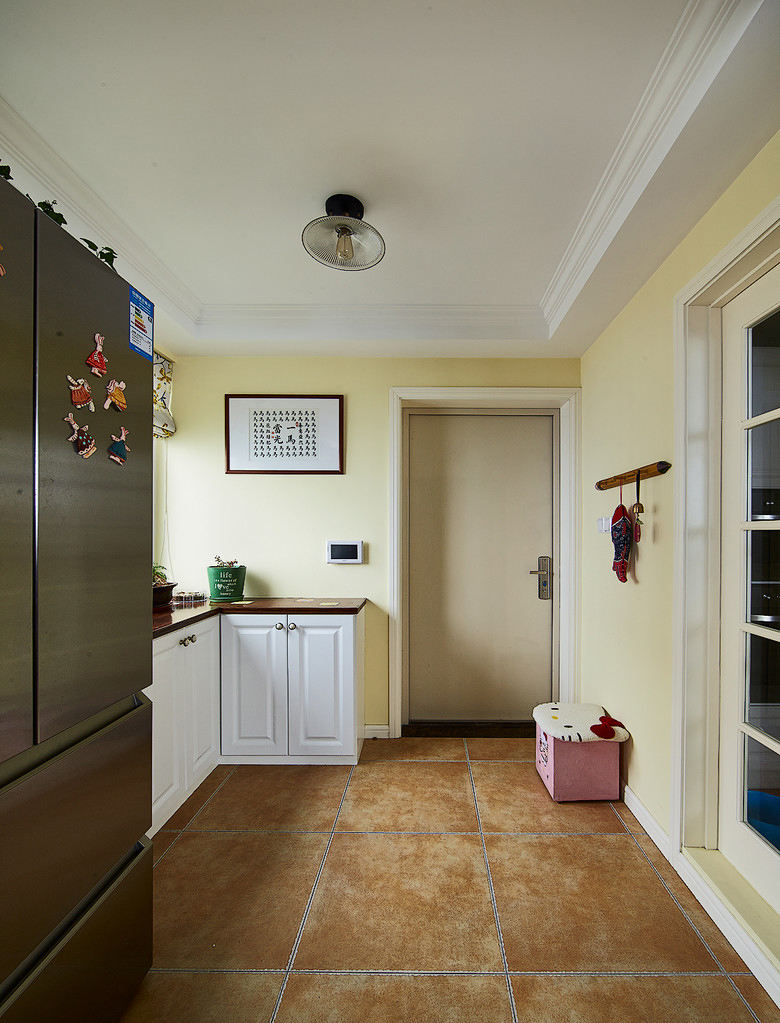米黄色美式家居玄关装潢效果图