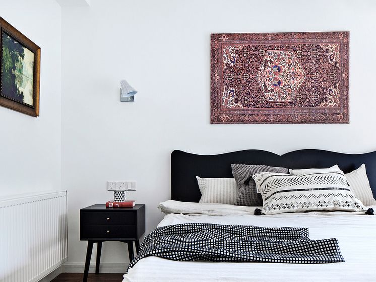 低调复古北欧混搭风卧室照片墙效果图