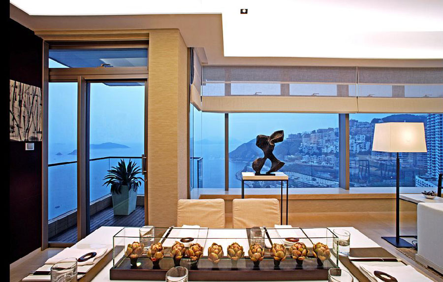 宽阔视野海景豪宅简约阳台装修案例效果图