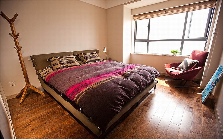 简约现代风卧室实木挂衣架设计 - 效果图