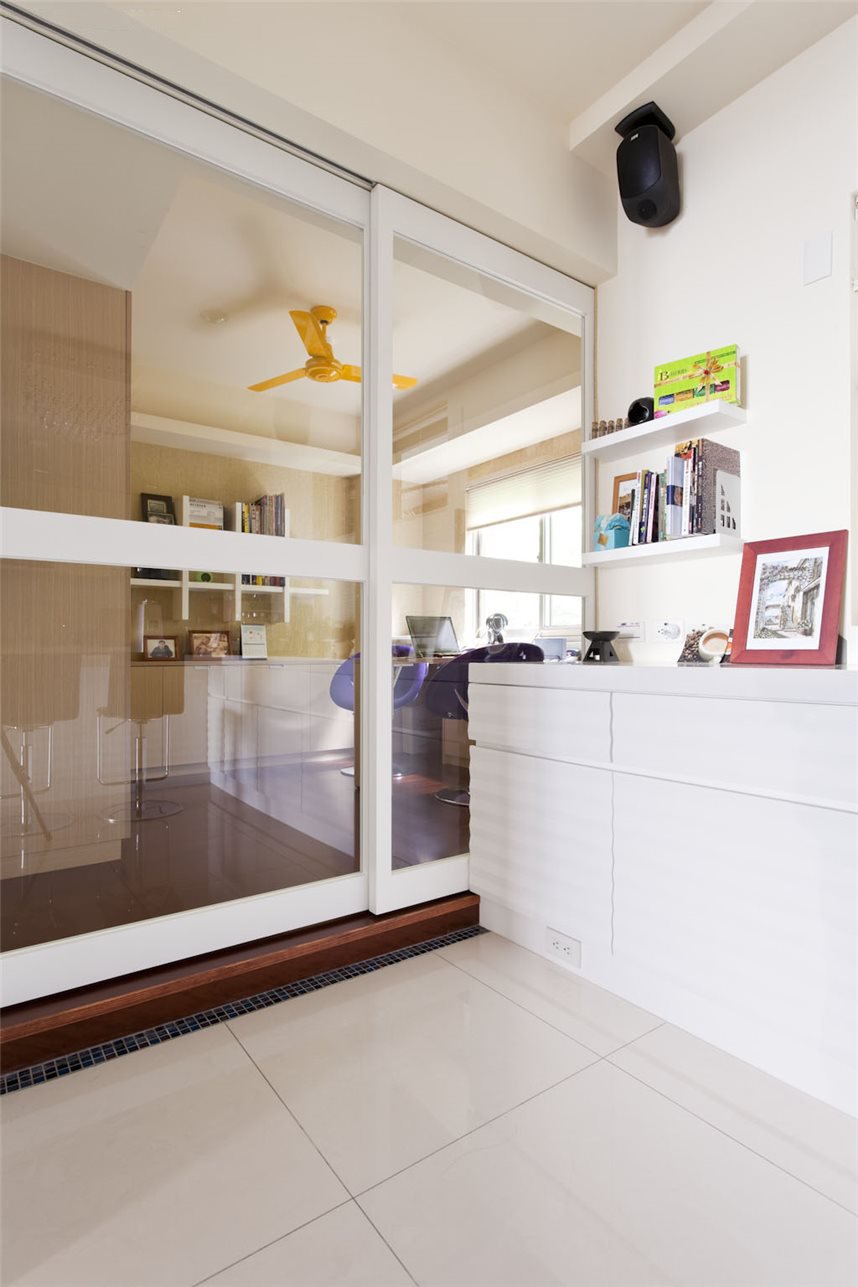 现代简约玻璃推拉门隔断设计 - 效果图