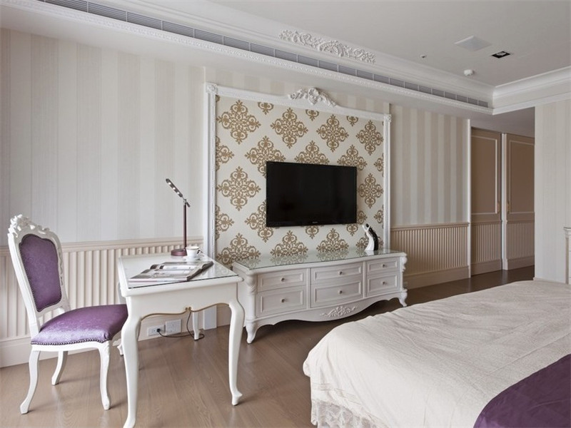 复古低奢欧式卧室小书桌布局效果图