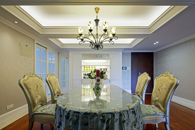 精美欧式田园餐厅蓝色桌布装饰效果图