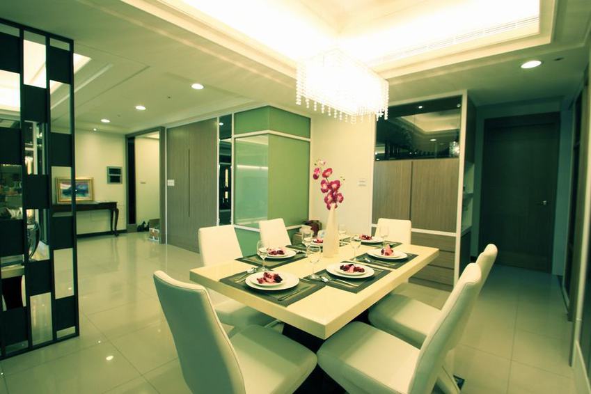 现代风格餐厅餐桌椅布置 - 效果图