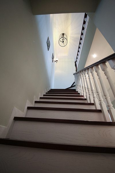 实木美式隔断小楼梯设计 - 效果图