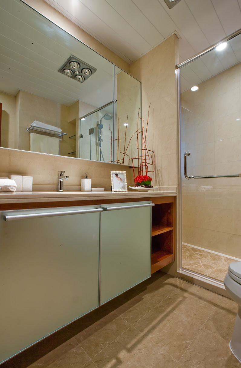 简约现代家居卫生间玻璃门隔断装修图 - 效果图