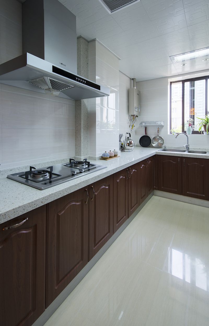 古典欧式别墅现代厨房设计效果图片