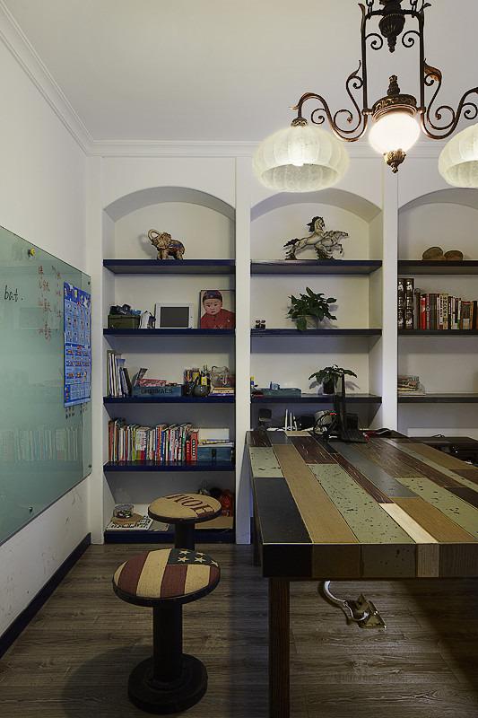 古朴地中海书房书桌装饰效果图