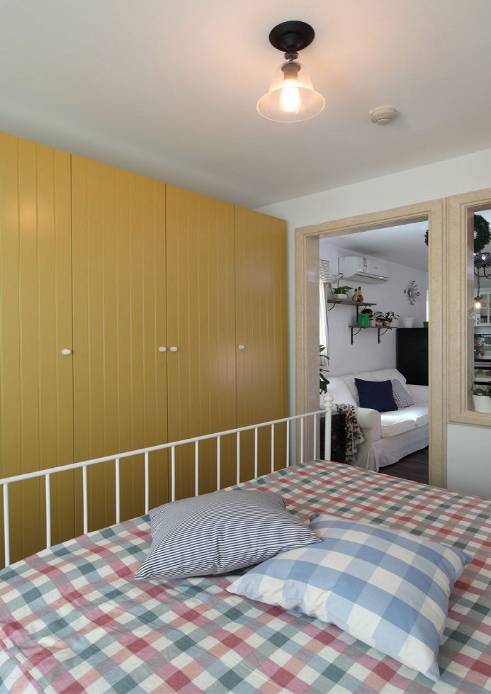 简约温馨卧室衣柜装饰效果图片