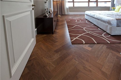 地板打磨翻新注意事项 地板如何保养有妙招 - 翻新攻略