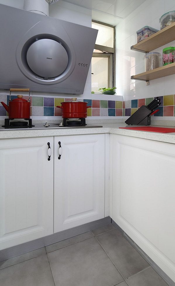 简约温馨厨房腰线设计效果图片