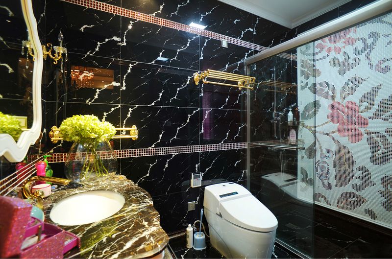 简欧浴室黑色大理石背景墙效果图