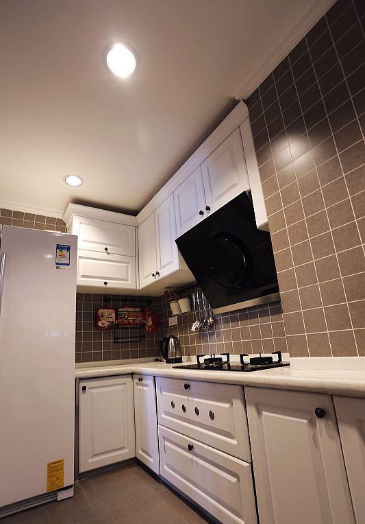 美式风格厨房白色橱柜效果图