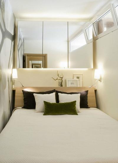 简约宜家卧室镜面背景墙效果图