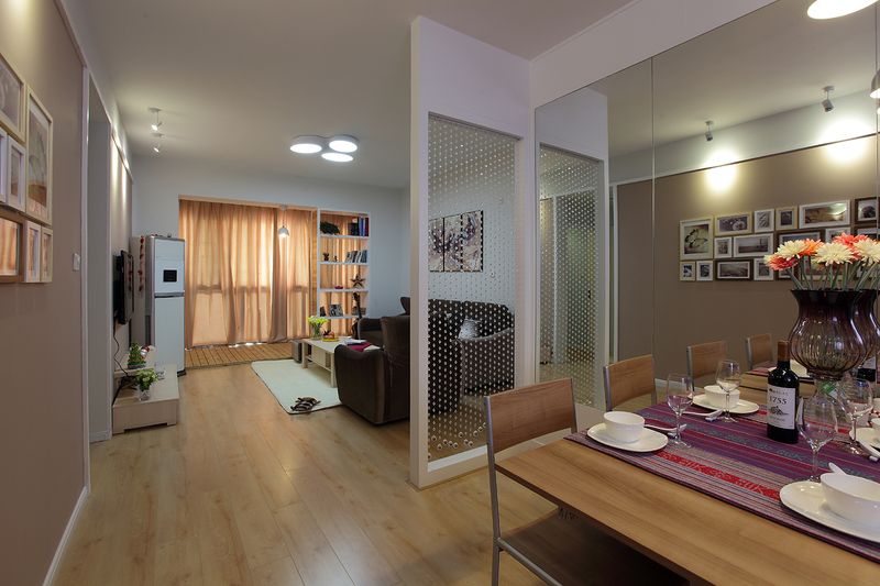 现代宜家客餐厅白色隔断效果图