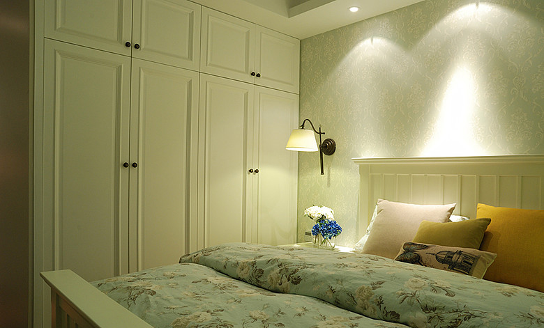 美式风格卧室定制衣柜效果图