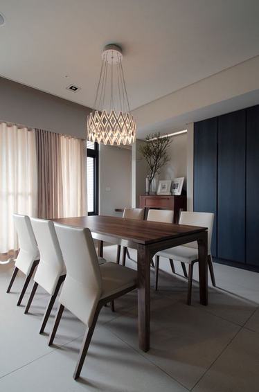 现代家居餐厅实木餐桌装饰图 - 效果图