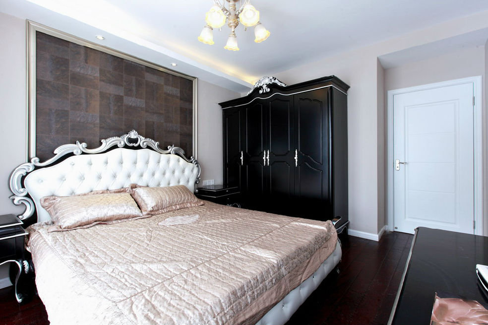 黑色新古典欧式风格卧室衣柜效果图