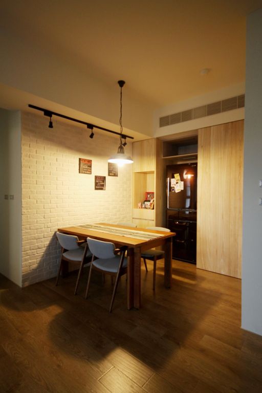 实木简约现代餐厅石灰背景墙装潢效果图