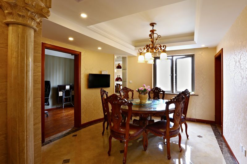 复古实木欧式餐厅效果图