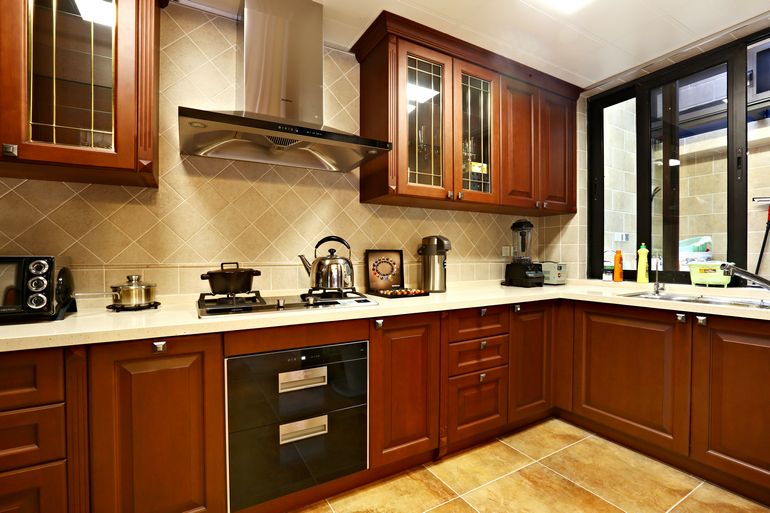 美式复古厨房实木橱柜效果图