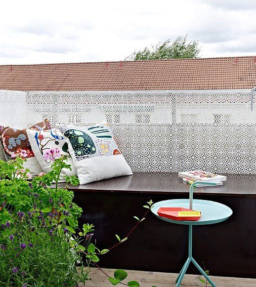 唯美简约阳台小花园白色隔断效果图