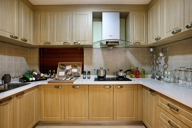 现代中式混搭实木橱柜效果图