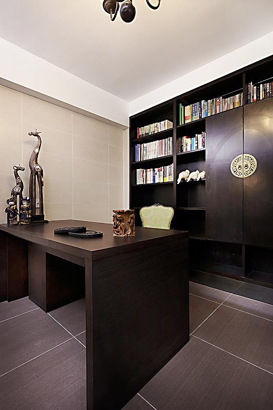 新古典主义风格家居书房实木家具装饰效果图