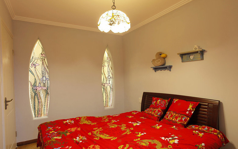 简洁喜庆混搭卧室装修效果图