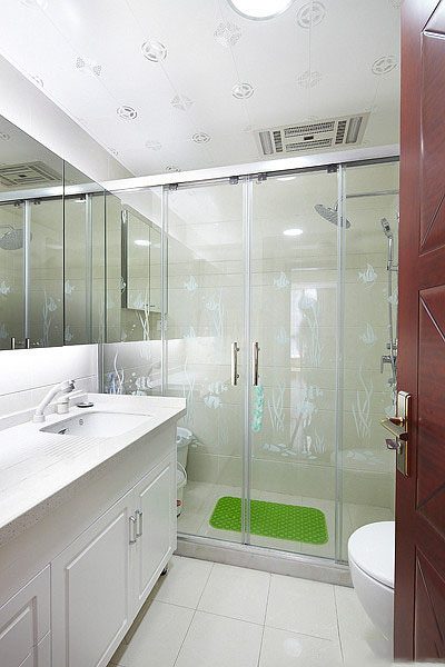 纯净简约现代卫生间玻璃隔断图 - 效果图
