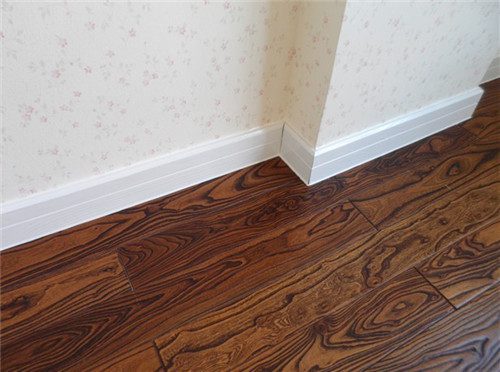 实木踢脚线好不好 实木踢脚线安装要点 - 翻新攻略