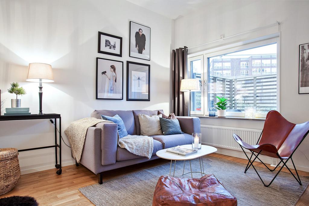 舒心简约北欧小客厅照片墙效果图