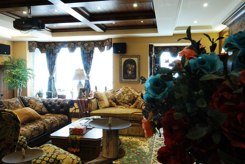 复古美式风格复式客厅木质吊顶效果图片