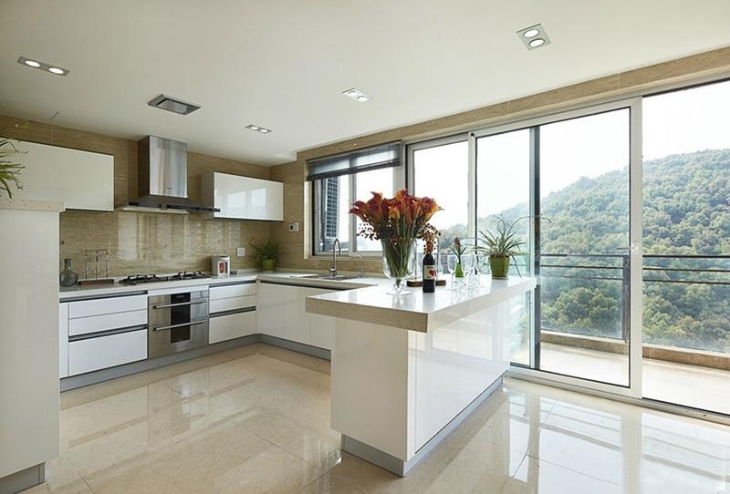 明亮舒适现代风厨房白色橱柜效果图