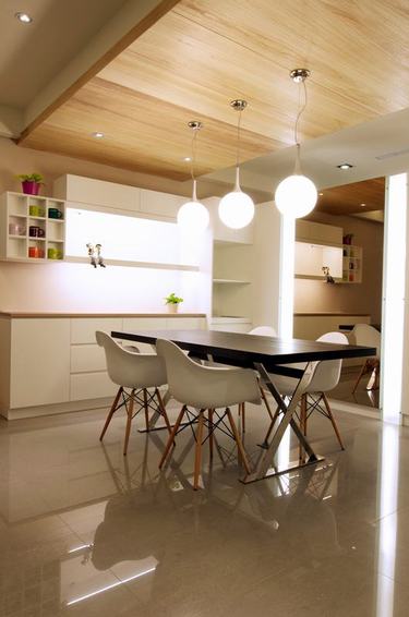 时尚简约餐厅原木吊顶效果图