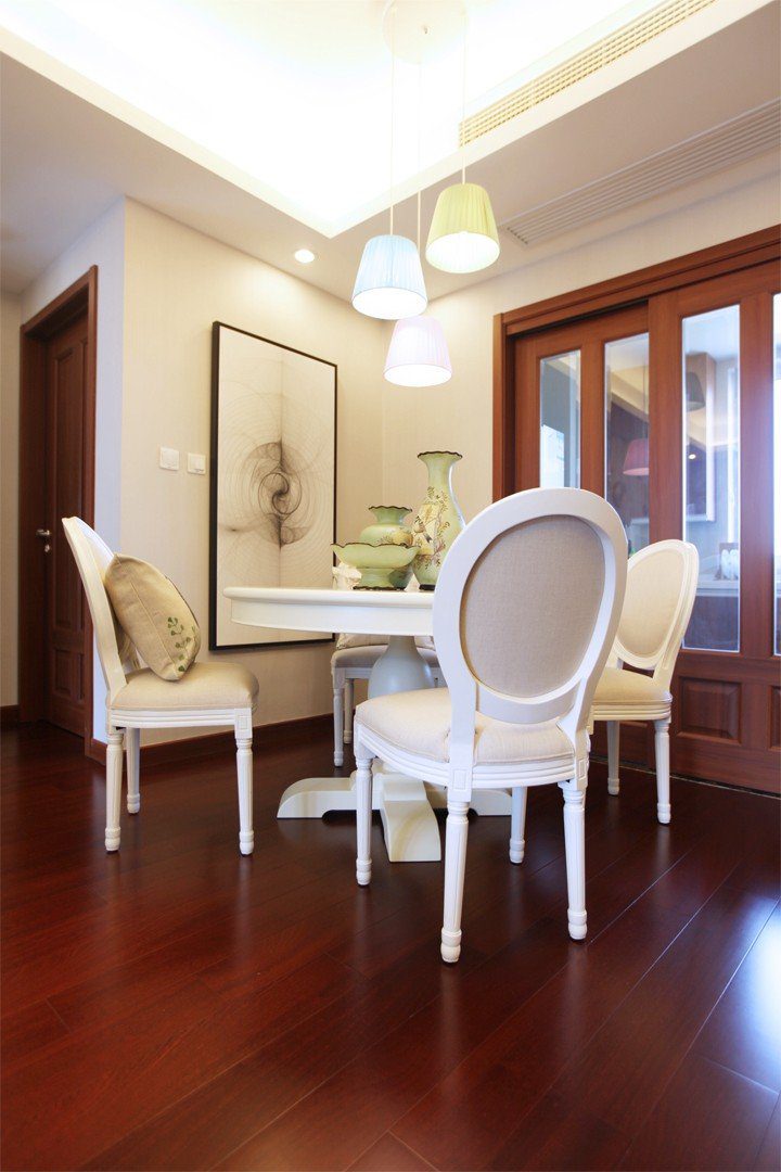 简约美式风格餐厅实木复合地板装修图 - 效果图