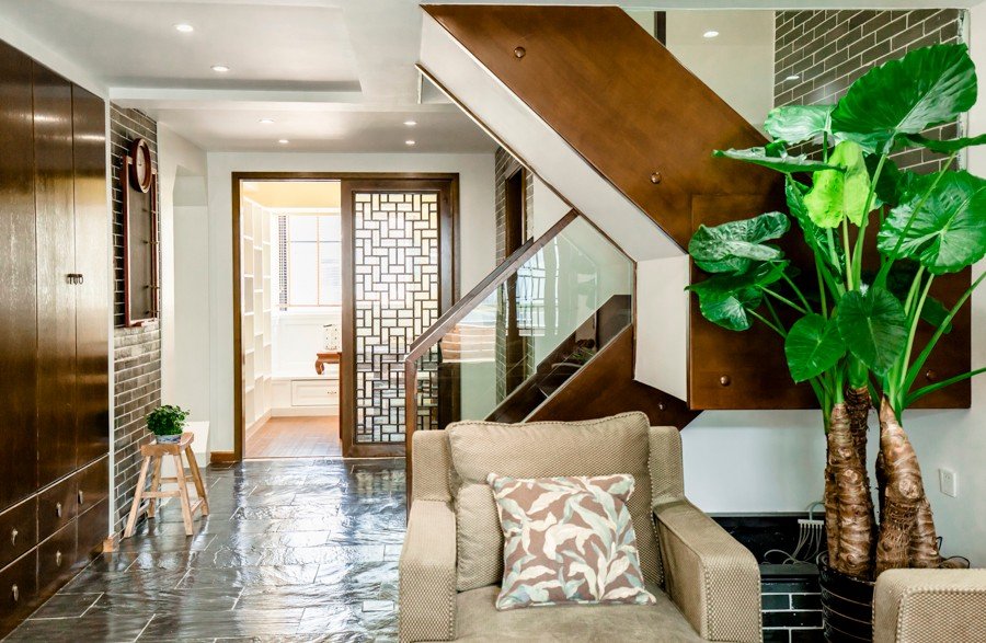 新古典原木转角楼梯设计效果图