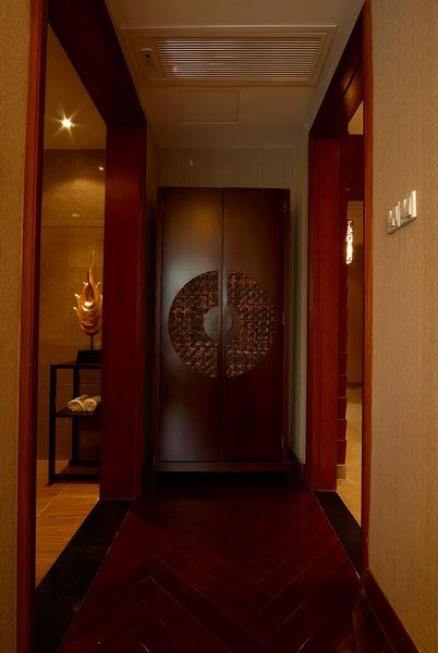 色彩浓郁奢华中式别墅玄关吊顶图片 - 效果图